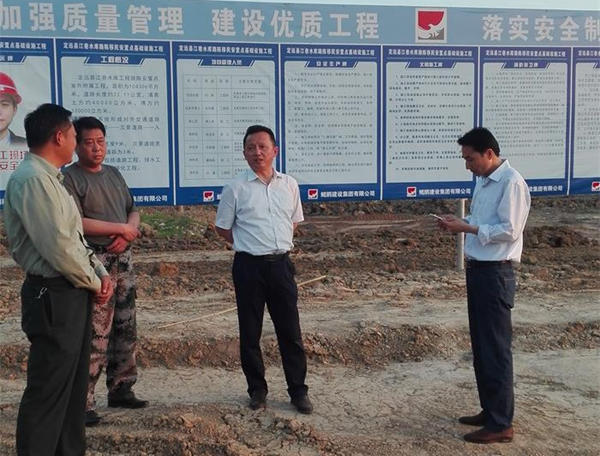 鄒軍調研江巷水庫600.jpg