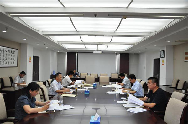 縣政府理論中心組學習_副本.jpg