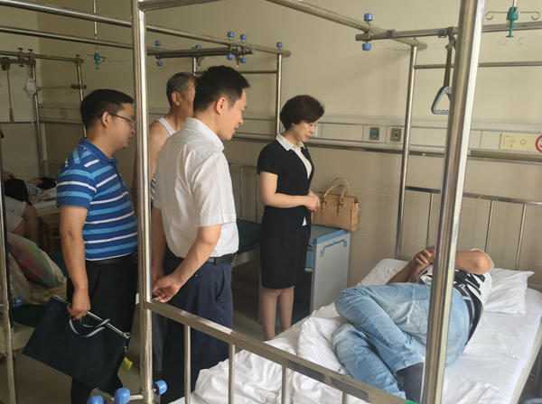 市委組織部到定遠縣看望選派幫扶干部.jpg